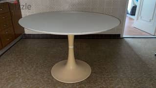 round table - vintage design