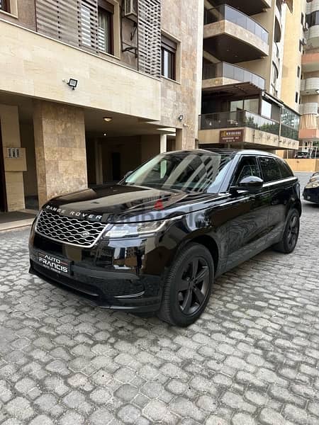Range Rover Velar P 250 2019 black on black (company source) 1