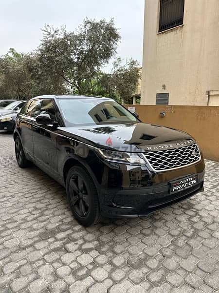 Range Rover Velar P 250 2019 black on black (company source) 2