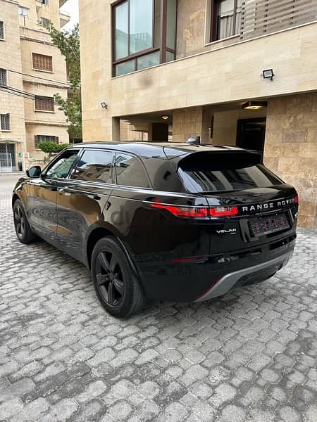 Range Rover Velar P 250 2019 black on black (company source) 3