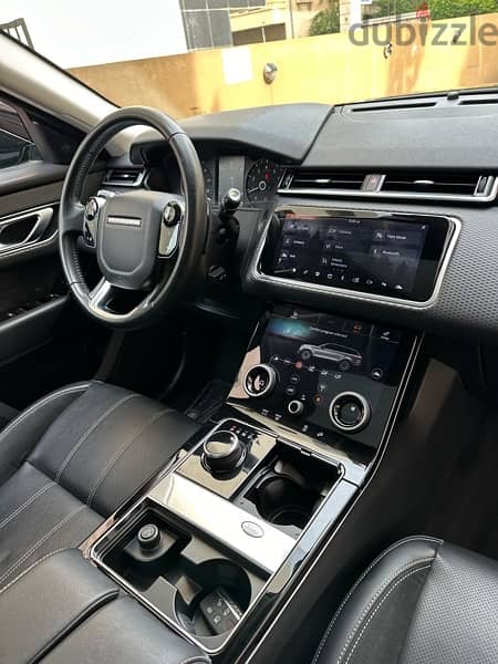 Range Rover Velar P 250 2019 black on black (company source) 8