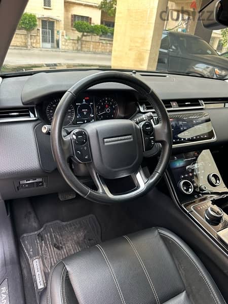 Range Rover Velar P 250 2019 black on black (company source) 10