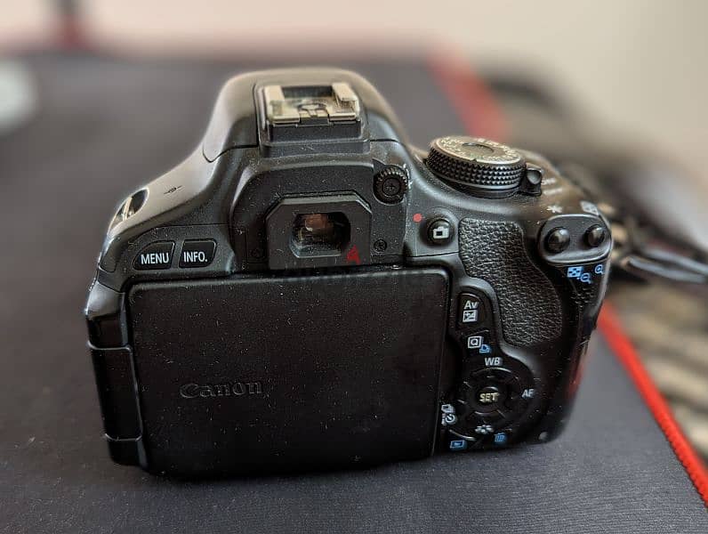 Canon 600D with kit lens 18-55mm and charge and bag 3