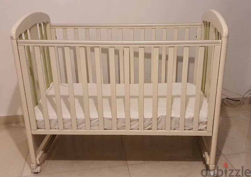 Baby Kids cot with mattress and wheels 1