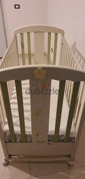 Baby Kids cot with mattress and wheels 2