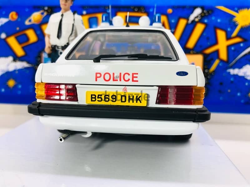 1/18 diecast full opening Ford Escort 1.1 UK Police LIMITED 999 pieces 10