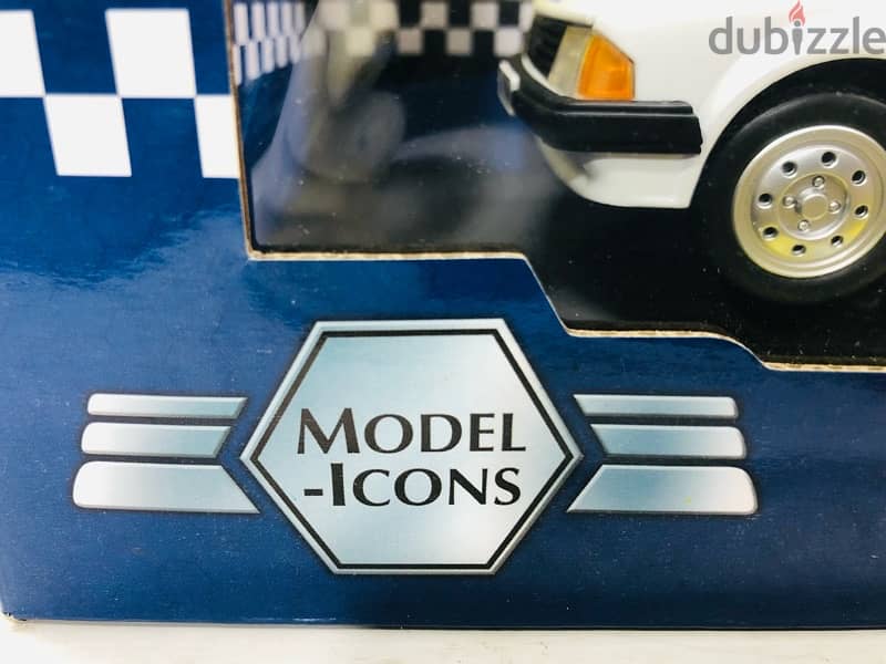 1/18 diecast full opening Ford Escort 1.1 UK Police LIMITED 999 pieces 17