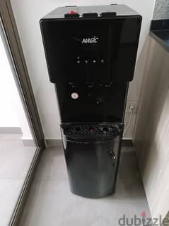 Bottom loading water dispenser 0