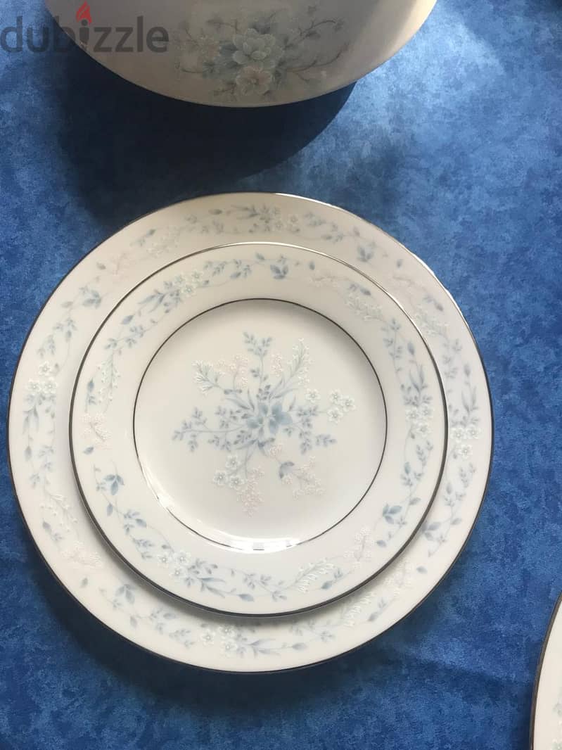 SET OF NEW PORCELAIN PLATES FOR 24 PERSONS 1