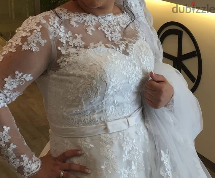Simple wedding dress for sale used once like new 1