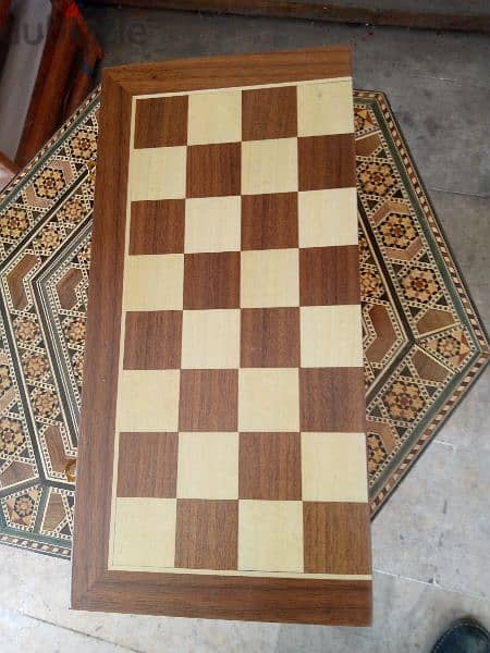 طاولة شطرنج خشب مبطن 1