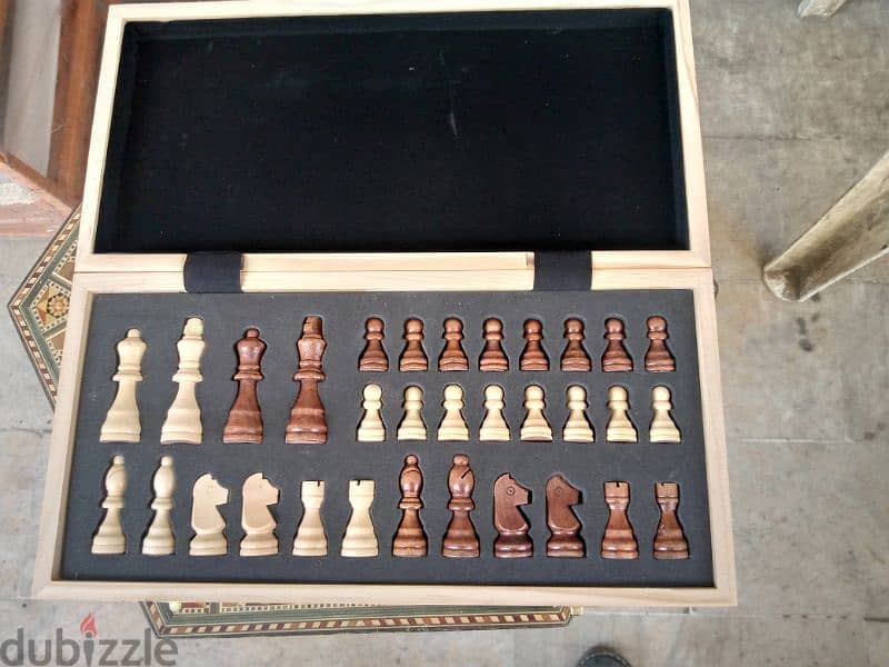 طاولة شطرنج خشب مبطن 2