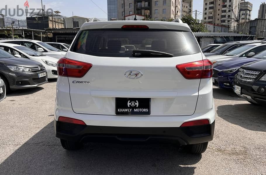 Hyundai Creta like new 43000 kms 4