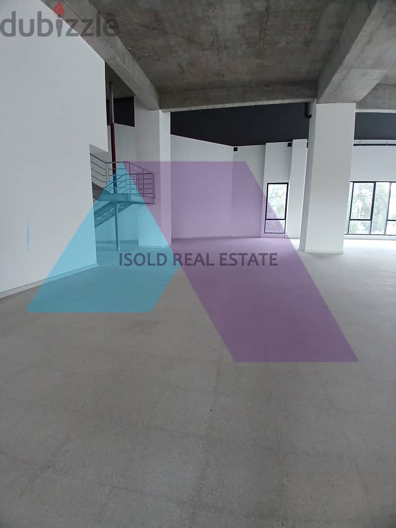 A 1200 m2 Open Space showroom for rent in Zalka 1
