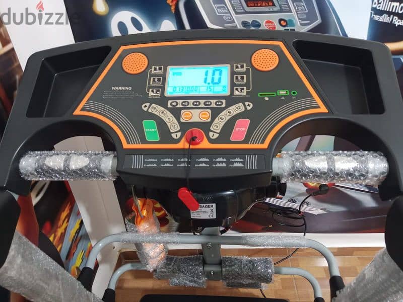 Full options treadmill 2,5hp motor power 4