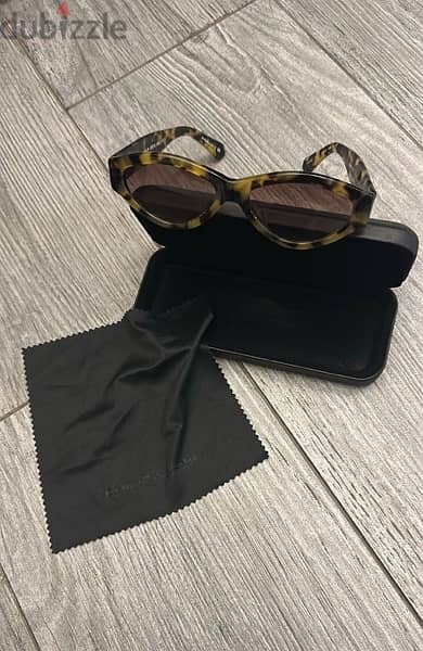 Off White Brand Women’s Sunglasses New Condition 5