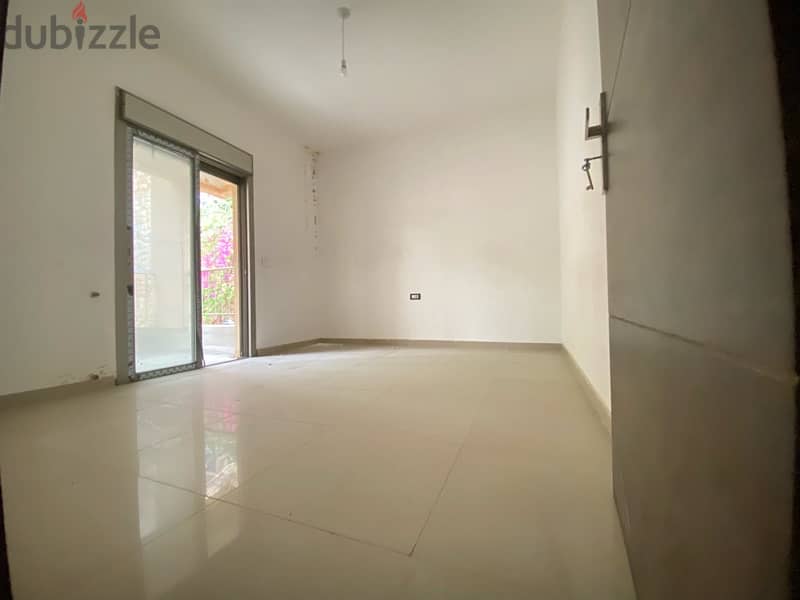 Spacious Apartment for sale in Naccache with open views. 10