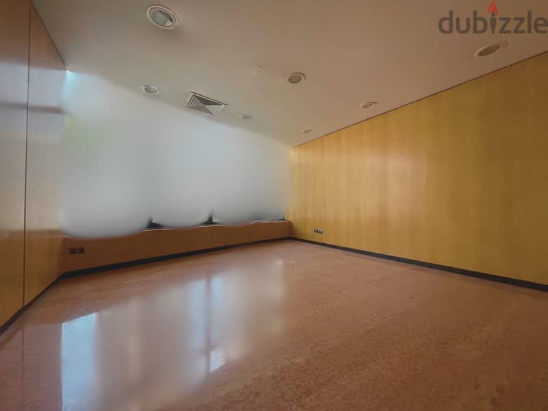 JH24-3391 Office 250m for rent in Achrafieh, $ 3,333 cash 2