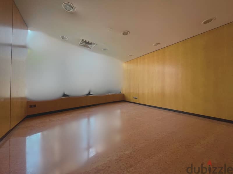 JH24-3392 Office 450m for rent in Achrafieh, $ 5,000 cash 0
