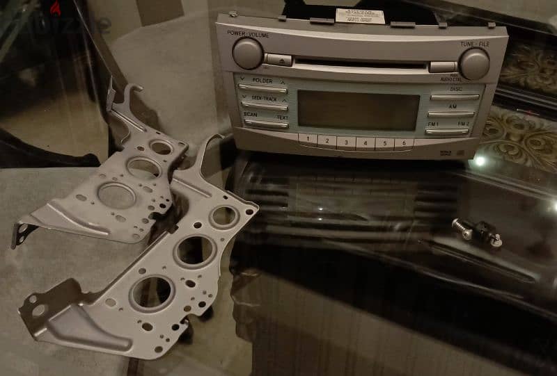 Toyota Camry OEM FM Radio CD Player 11815. Very clean. . . 3