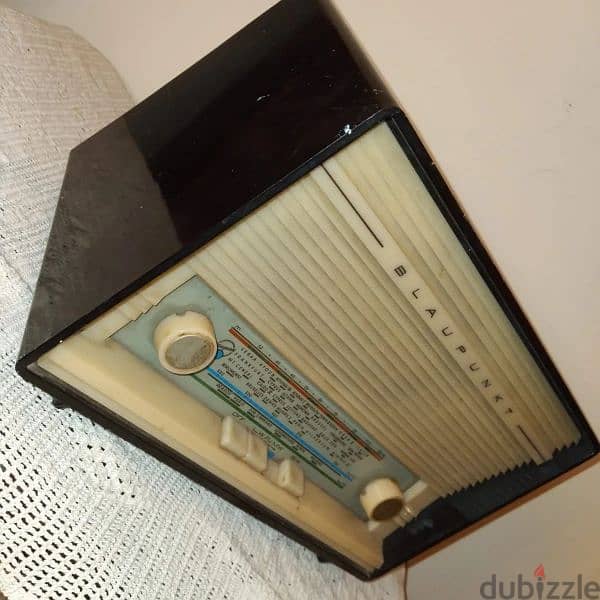 radio antique well working Fm and AM 2