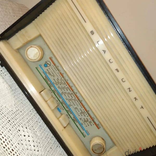 radio antique well working Fm and AM 3