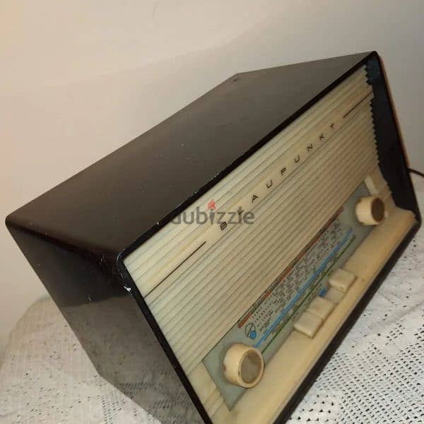 radio antique well working Fm and AM 5