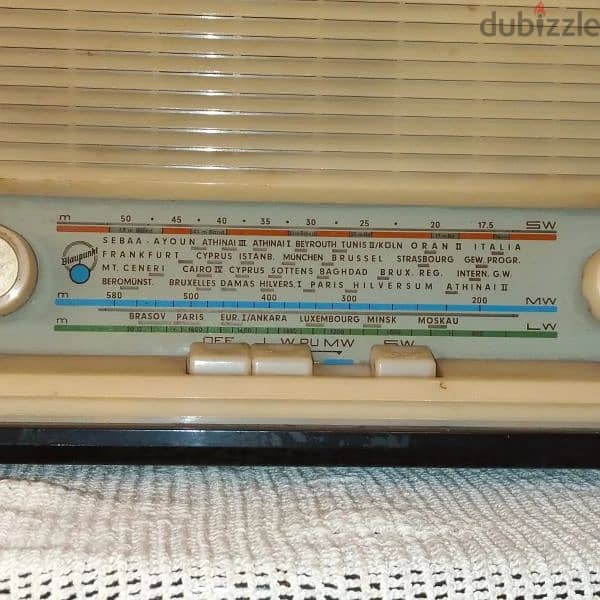 radio antique well working Fm and AM 7