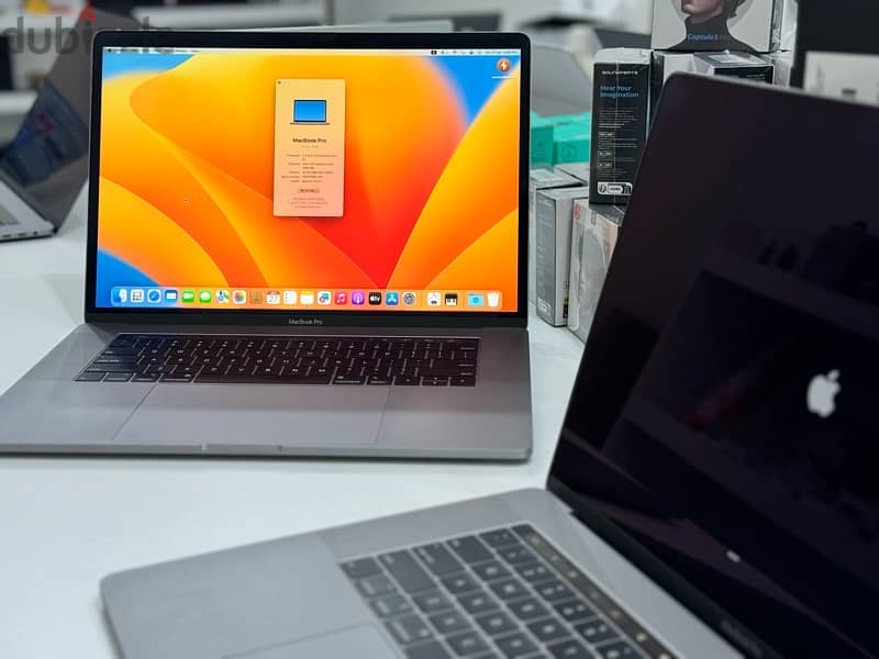 Macbook pro 2019 core i9 (16 cpu's) 32GB Ram 1