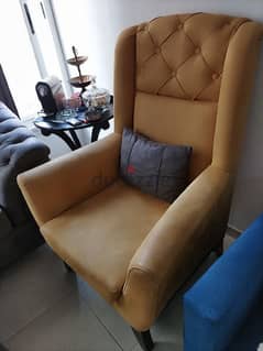 yellow chair 0