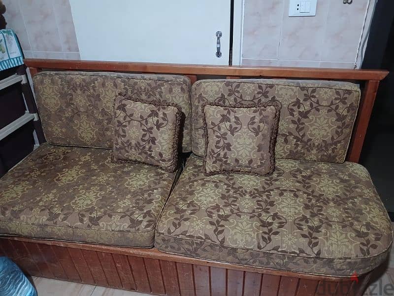 two sofas with a box in the same size 1