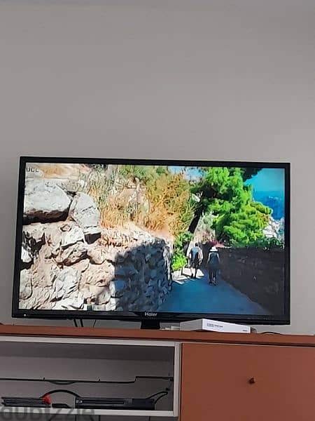 tv haier 43 inch with remote in very good condition 0