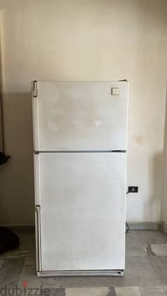 Refrigerator and Water Dispenser