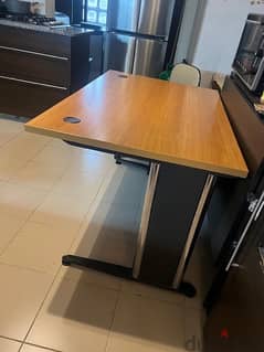 used like new desk 0