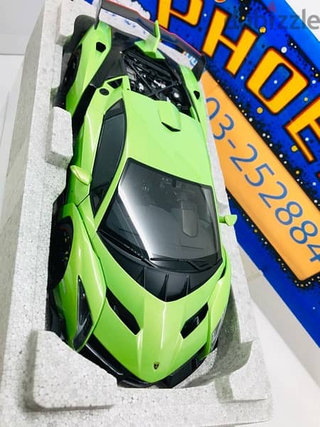 1/18 diecast Autoart Signature Lamborghini Veneno (VERDE ITHICA) 5