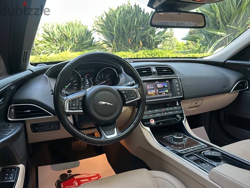 Jaguar XE 2018 10