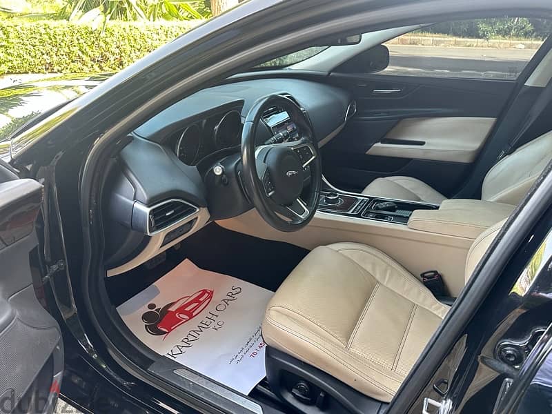 Jaguar XE 2018 11