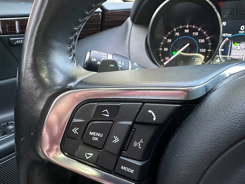 Jaguar XE 2018 17