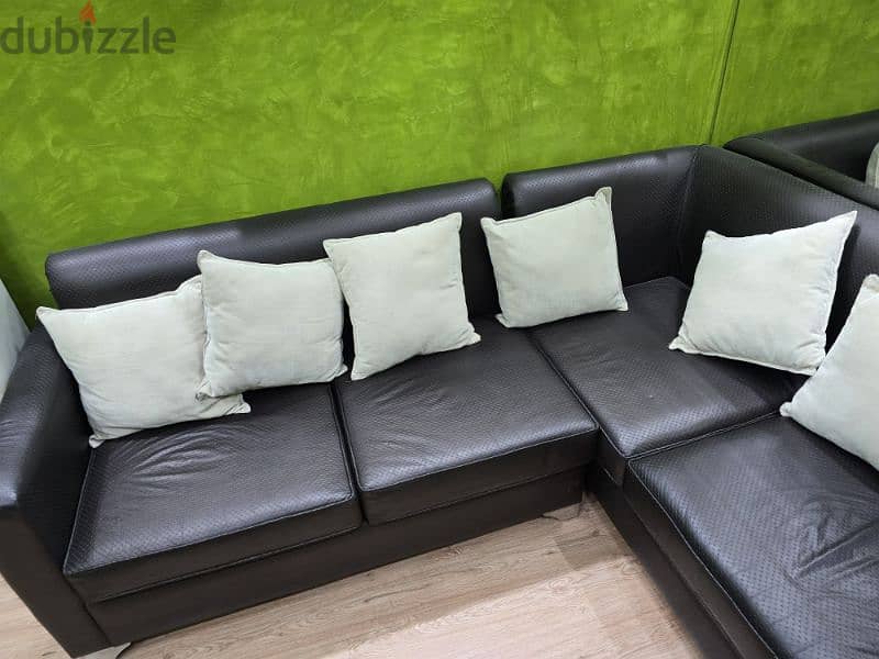 2 sofa corners with cushions 2