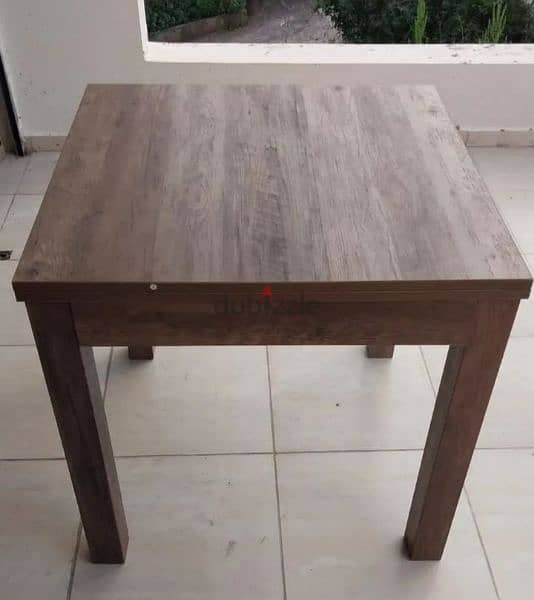 طاولة خشب متينة وكثير مرتبة جديدة للبيع 1