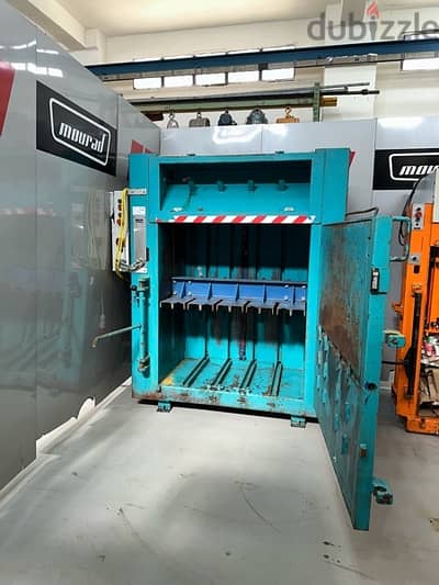 مكابس مواد صلبة ، كرتون بلاستيك فرامةHydraulic Carton Baling Press