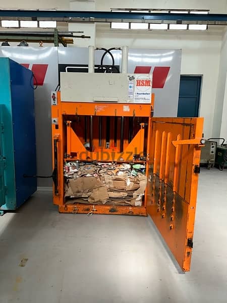 مكابس مواد صلبة ، كرتون بلاستيك فرامةHydraulic Carton Baling Press 2