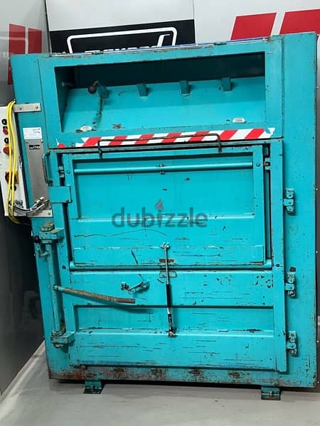 مكابس مواد صلبة ، كرتون بلاستيك فرامةHydraulic Carton Baling Press 7