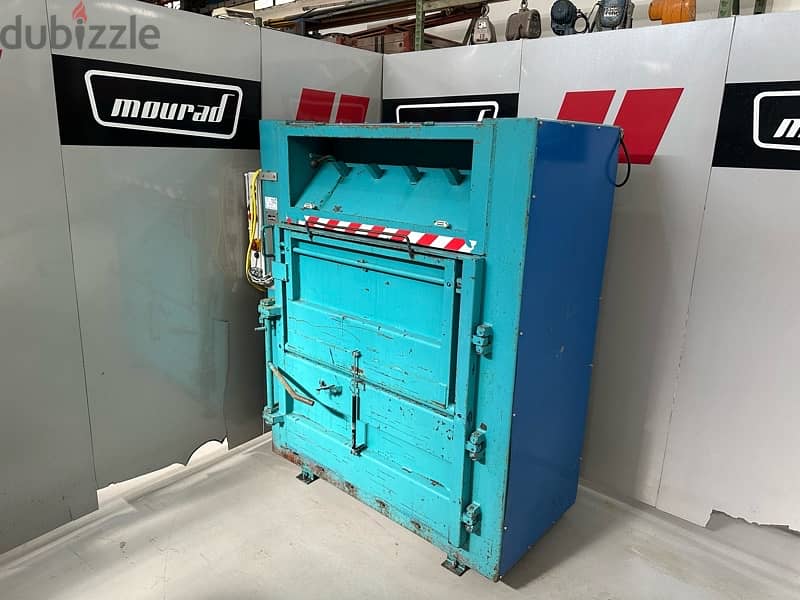 مكابس مواد صلبة ، كرتون بلاستيك فرامةHydraulic Carton Baling Press 9