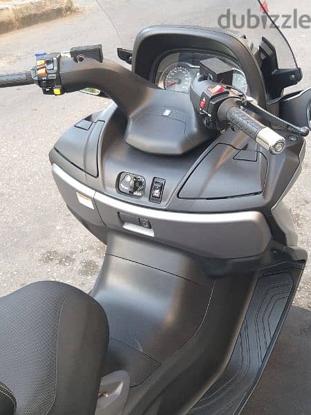 Suzuki burgman 650cc model 2018 like new 1800klm on odo company source 10