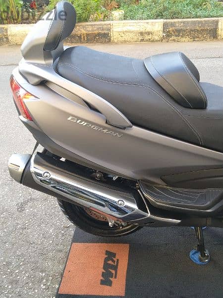 Suzuki burgman 650cc model 2018 like new 1800klm on odo company source 15