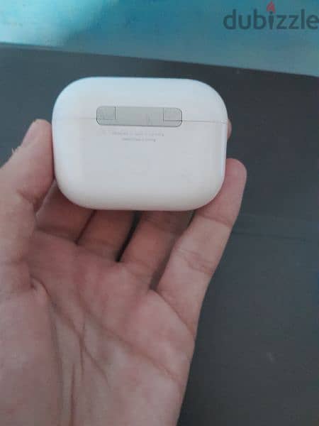 airpods pro charging case(used) 1