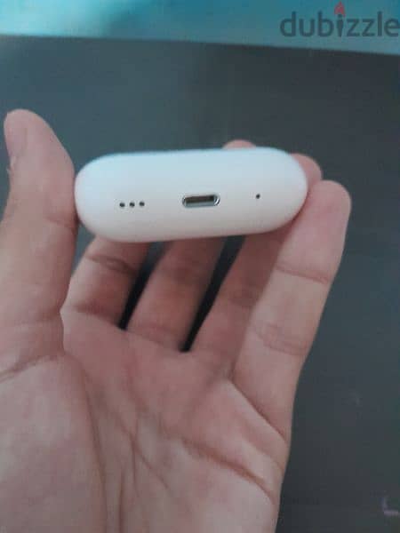 airpods pro charging case(used) 2