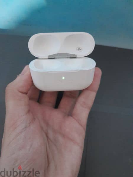 airpods pro charging case(used) 3