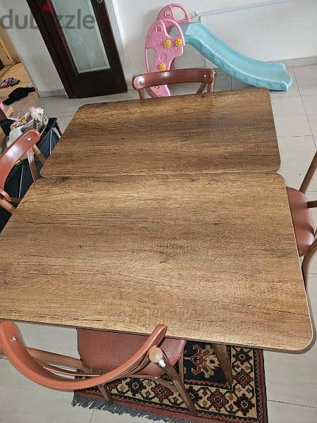 Dining table in great condition طاولة سفرة 1